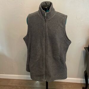 Gap women’s fleece vest, gray, size XXL.